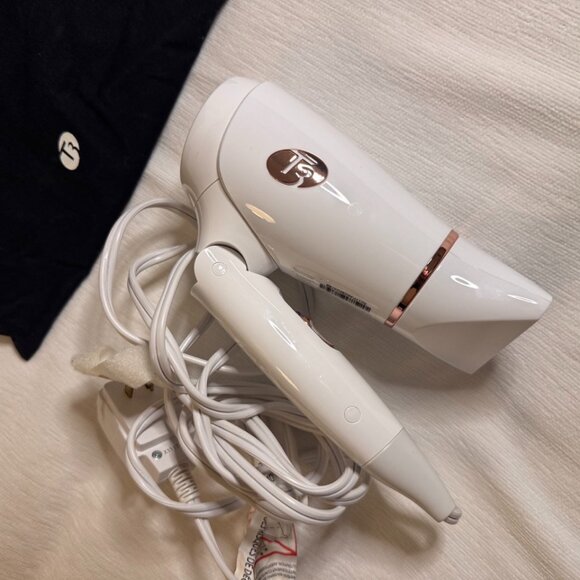 T3 FEATHERWEIGHT COMPACT Folding Compact Hair Dryer - Picture 1 of 4